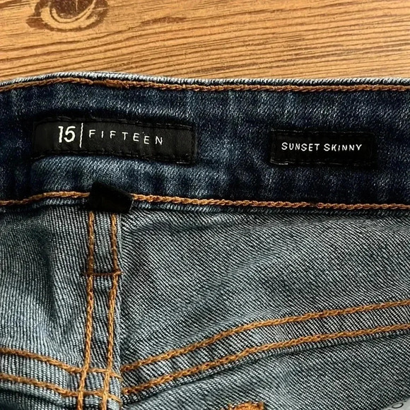 15 | Fifteen Sunset Skinny Distressed Jeans - Picture 11 of 12
